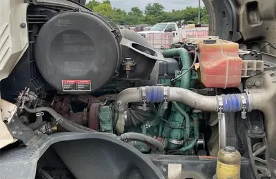 USED 2019 VOLVO VNL64T760