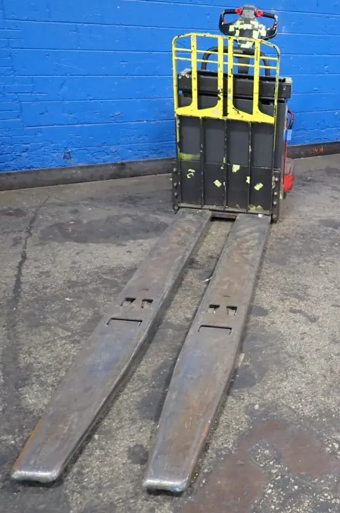 USED THE RAYMOND CORPORATION 8410