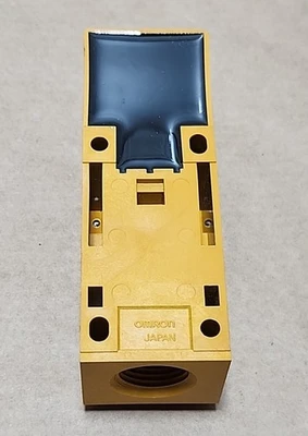 NEW Omron TL-YS15MY14-US