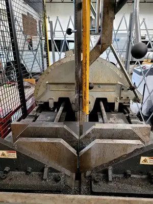 Used 2016 HYD-MECH VW18 Vertical Band Saws British Columbia CA | Lenmark #913329