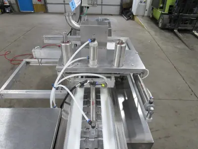 Conveyor with Wirecut