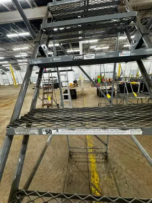 Used _UNKNOWN_ _UNKNOWN_ Ladders North Carolina US | Myron Bowling Auctioneers Inc #1543482