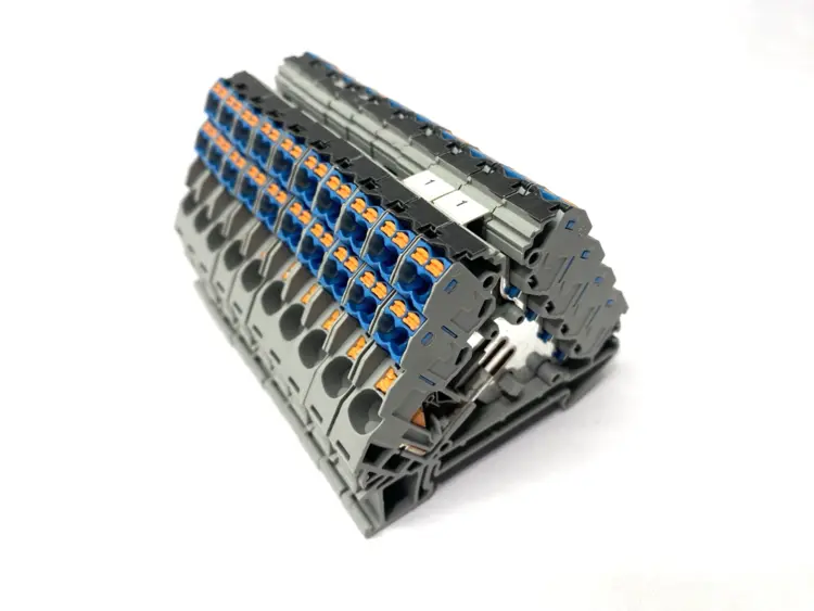Used PHOENIX CONTACT POTENTIAL DISTRIBUTORS 3270221 LOT OF 10 Misc Industrial Equipment | Maverick Industrial Sales #1103617