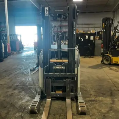USED 2016 CROWN RR5725-45