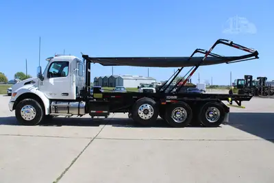New | in-Stock 2027 PETERBILT 548 Rolloff Trucks Texas US | Roll Off Truck World #1492012