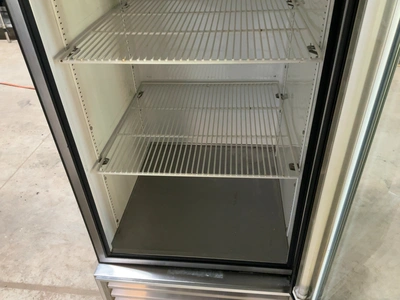 Used TRUE MFG. T-23G ONE SECTION GLASS DOOR REACH-IN REFRIGERATOR Display Refrigerators Michigan US | Miedema Asset Management Group #1580092
