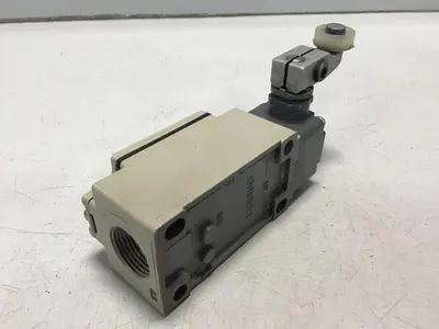 USED OMRON D4B-1111N