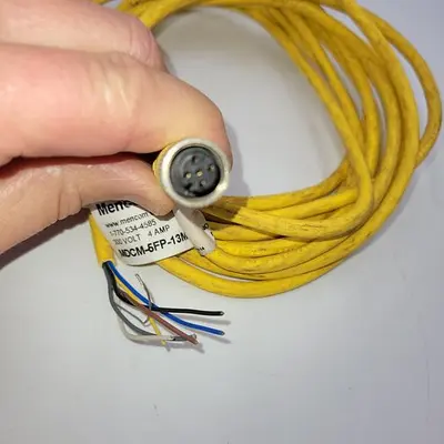 USED MENCOM MENCOM MDCM-5FP 15' LONG CABLE FOR COMPUTER NETWORK