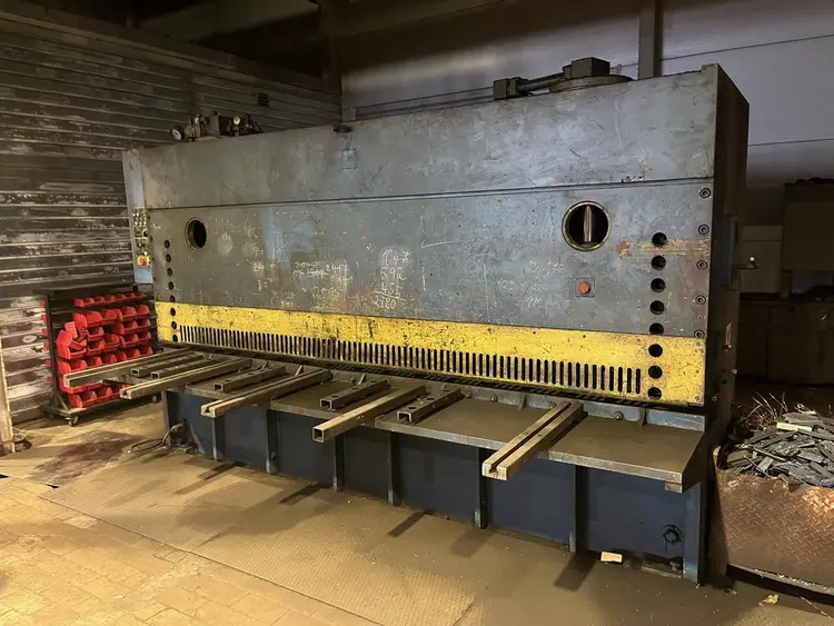 Used 1998 PIESOK 3000/16 Power Squaring Shears (Gauge) CZ | Amaron s.r.o. #1061702