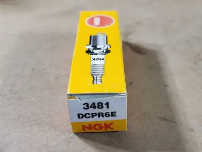 NEW NGK DCPR6E