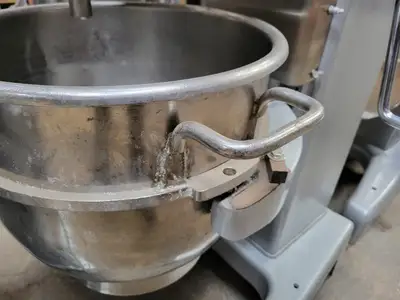 Used Hobart D330- 30 Quart Commercial 1-1/4HP, 208V, 3 Phase Dough Mixer
