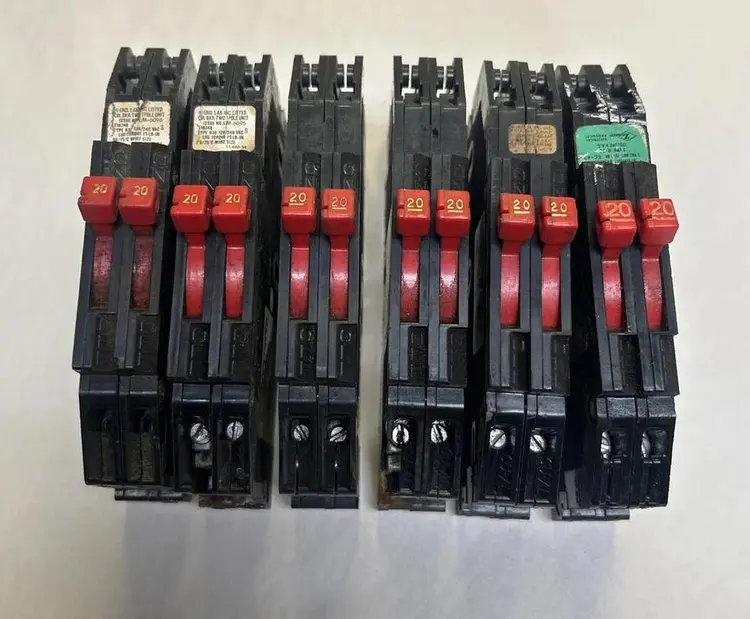 Used CHALLENGER R-38 Circuit Breakers | Surplus Asset Holdings #1188952