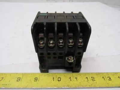 Fuji SRC3631-5 Magnetic Contactor 100/110V Coil 5 Pole