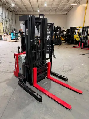 Used 2016 Raymond RSS40 Stackers New York US | United Lift #1445342