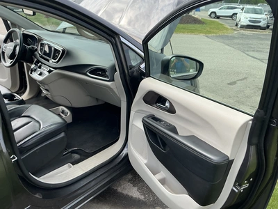 USED 2020 CHRYSLER VOYAGER