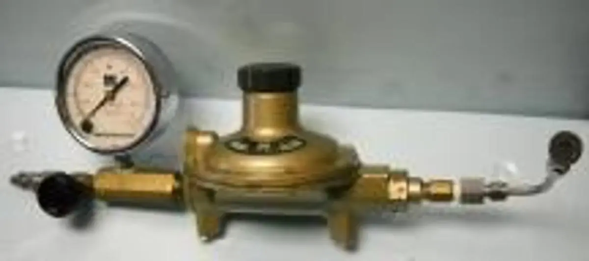 QTY. 1. MATHESON GAS REGULATOR WITH GAUGE GAS REGU...