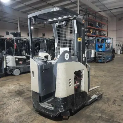 USED 2019 CROWN RR5725-45
