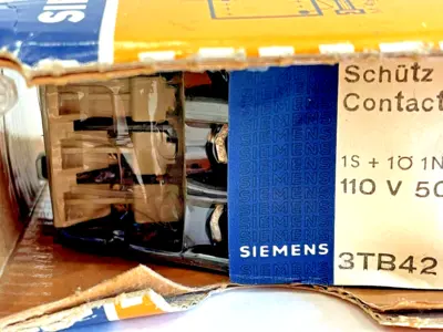 NEW SIEMENS 3TB4-212-0AG1 CONTACTOR 110V 50/60HZ 3TB42120AG1