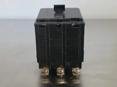 USED SQUARE D QOB330