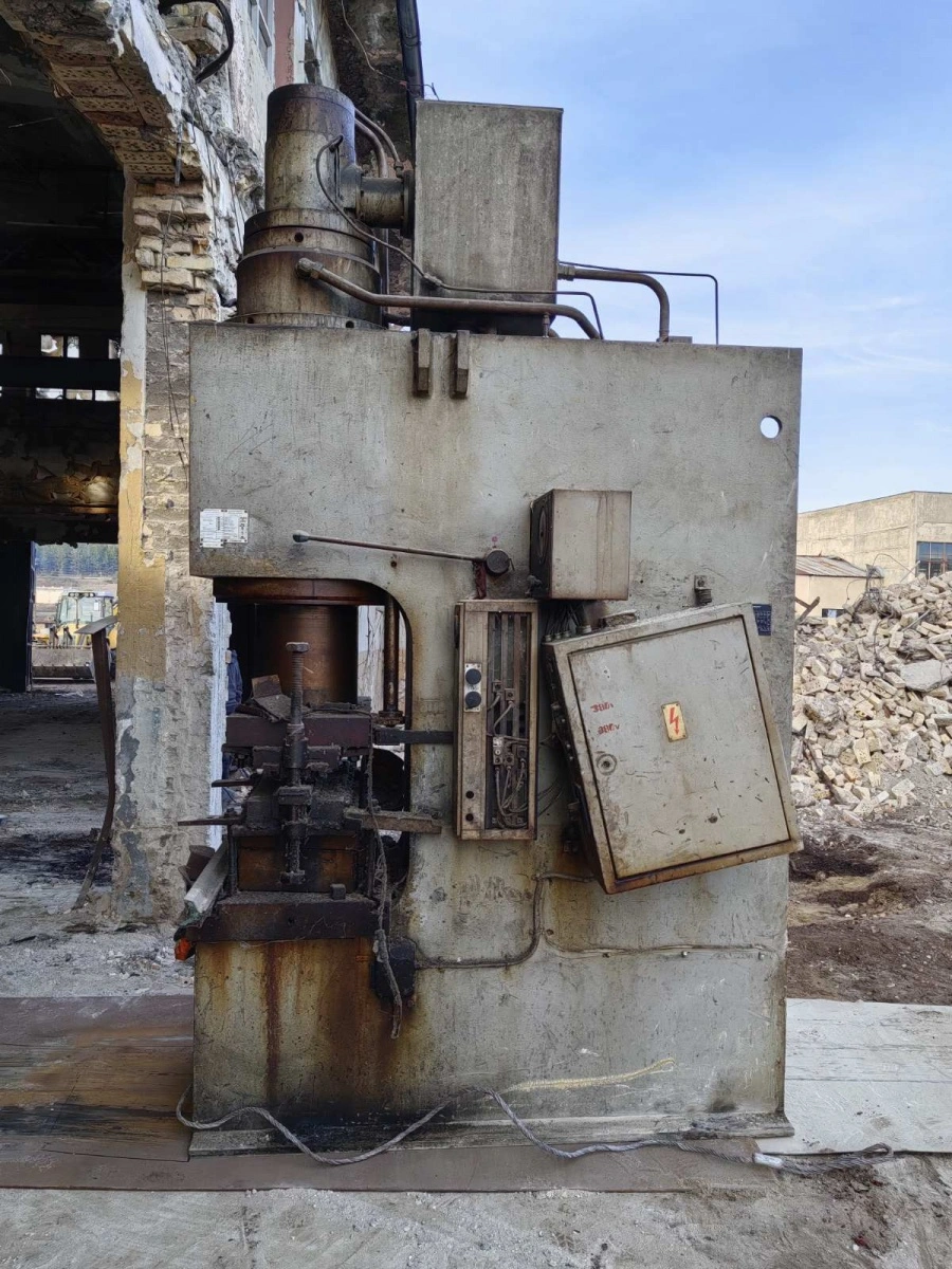ERFURT C-frame Hydraulic Press, in working order, visible under power