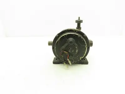 Yaskawa Electric PMEE-12-KB31 Welder Wire Motor Feeder 24V Size 0.9-1.0 Roller