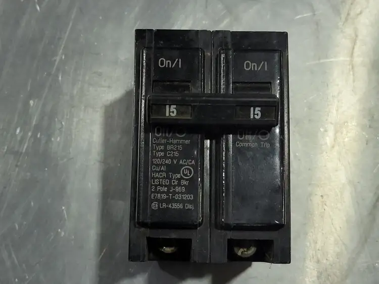 Used CUTLER-HAMMER BR215 Switchgears British Columbia CA | Lenmark #243145