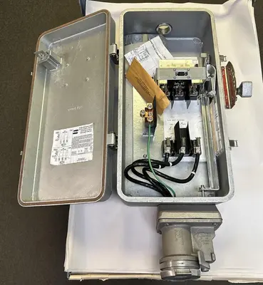 USED CROUSE-HINDS WSR103542