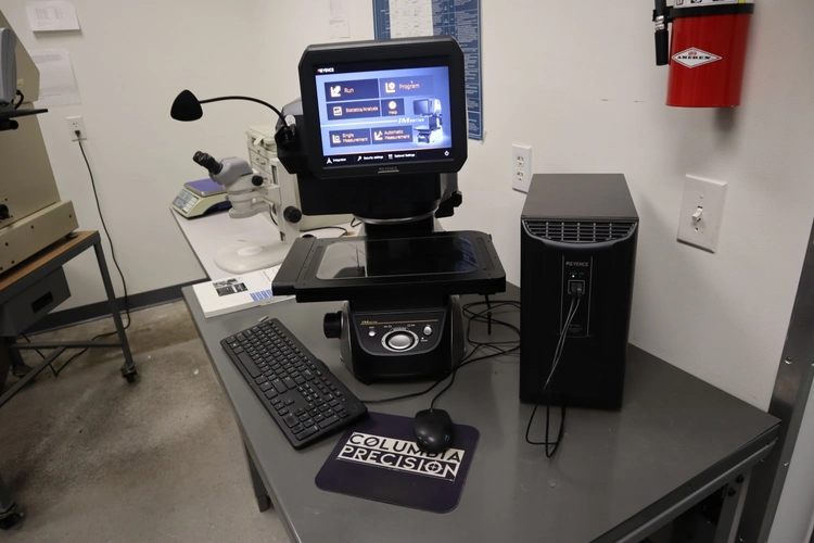 Used KEYENCE INSPECTION & MEASUREMENT KEYENCE IM-7030T 2D Vision Measuring Systems Minnesota US | Machinesused.com #1372426