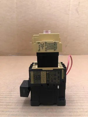 Allen-Bradley 700-F220A1 Series B Control Relay 10A 660V w/ 196-FTB Ser. B Timer