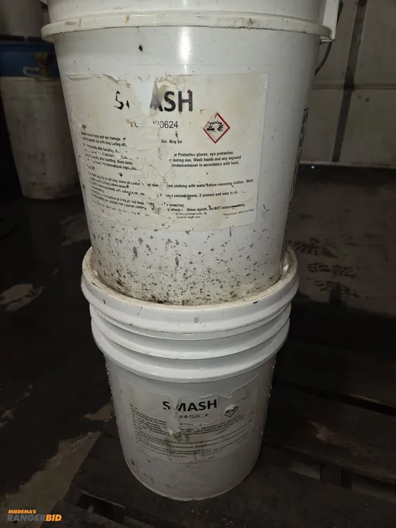 Used 5 GALLON BUCKETS OF SMASH HEAVY DUTY DEGREASER _UNKNOWN_ Chemicals, Fluids & Lubes | Miedema Asset Management Group #797850