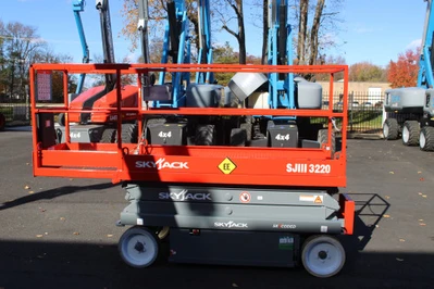 Used 2016 SKYJACK SJ3220 Platform Lifters Pennsylvania US | National Lift Equipment #1369310