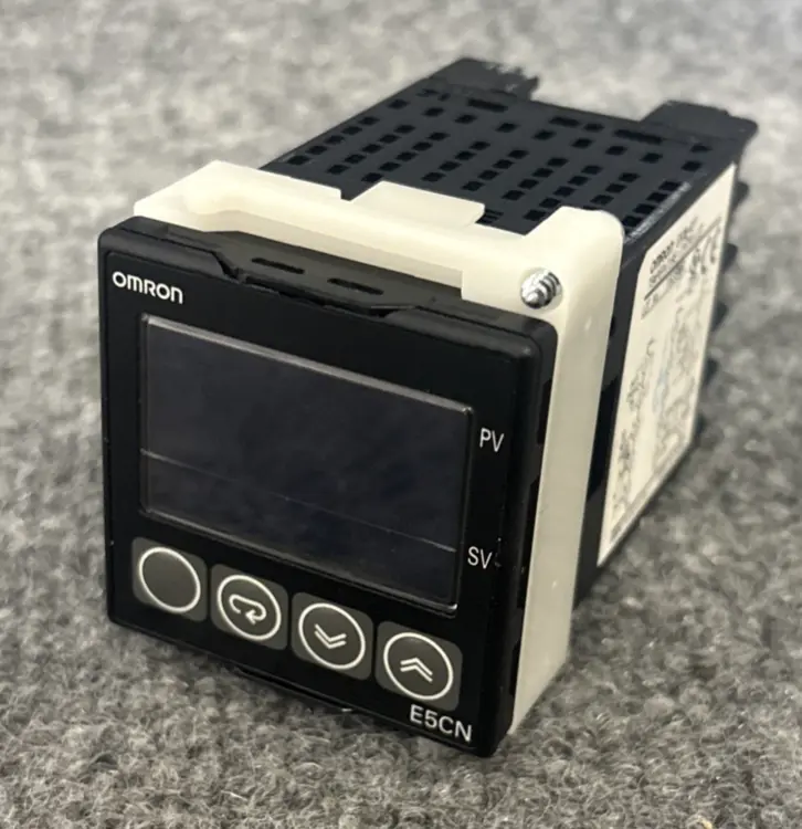 Used Omron E5CN-R2T Temperature Controls California US | Davliegogo LLC #1707148