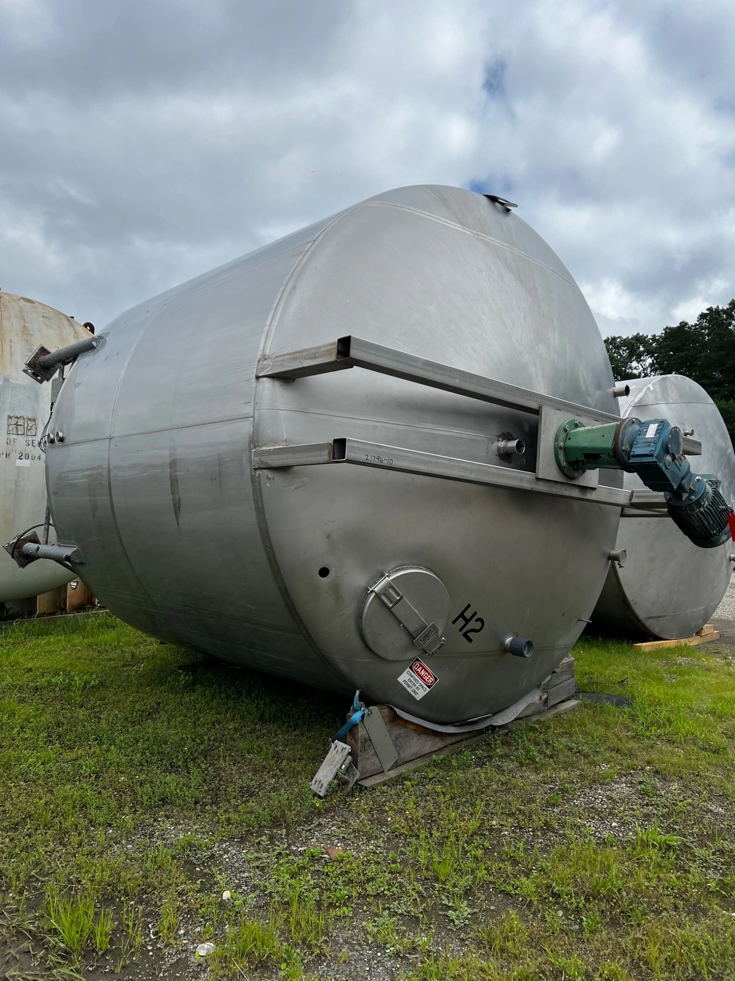 7,500 Gallon 304 Stainless Steel Mix Tank