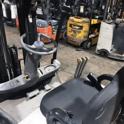 USED 2016 CROWN FC5215-50