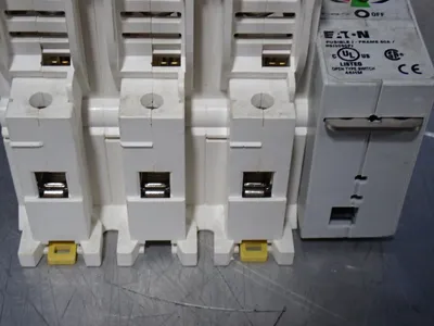 Used EATON R9J3060FJ Relays & Switches | HGR 24 #739153