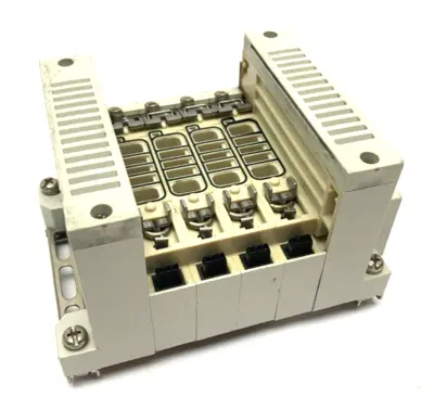 VV5Q11-04N3FS0-D0RS | SMC  Plug In Manifold Assembly 4-Port - Used