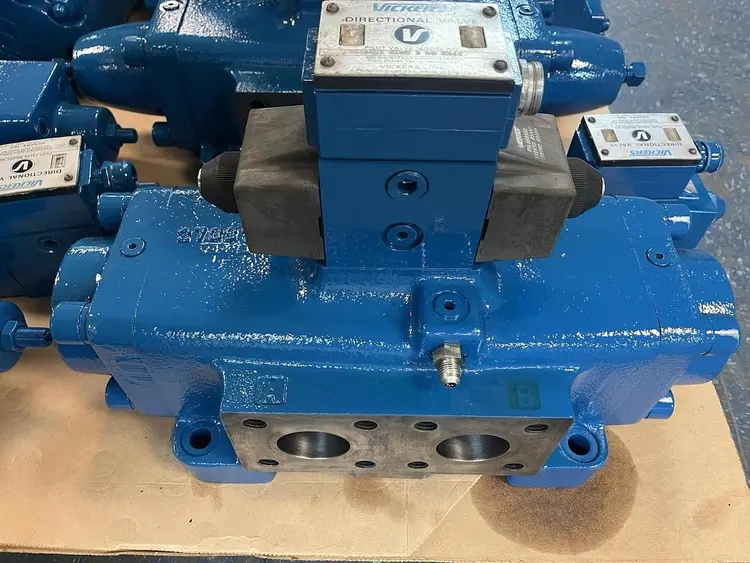 Used VICKERS DF5S4LW-166C-W-B-80 Solenoid Valves Ohio US | Surplus Asset Holdings #1225947