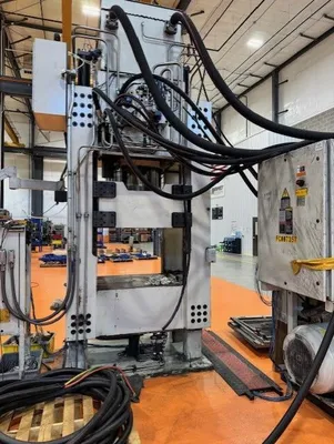 2015 LMG 1000 Ton molding press | Kempler Machinery (2)