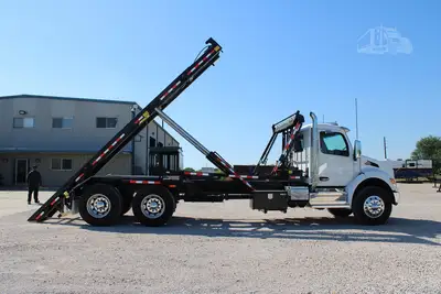 New | in-Stock 2027 PETERBILT 548 Rolloff Trucks Texas US | Roll Off Truck World #1492014