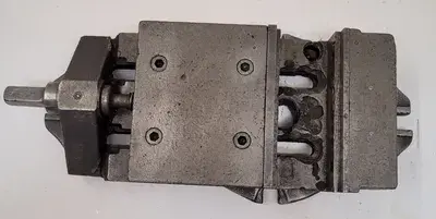 MACHINIST VISE, 6 INCH JAW OPENING