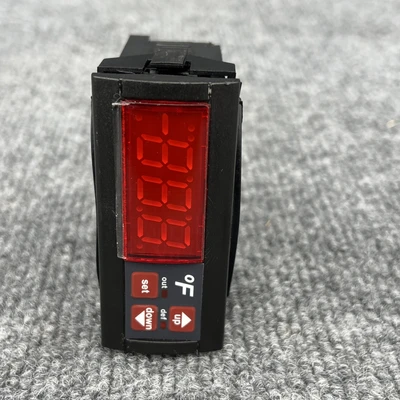Used Dwyer Instruments TS-13010 Temperature Controls California US | Davliegogo LLC #1705719