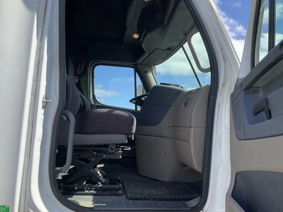 USED 2016 FREIGHTLINER CASDCADIA