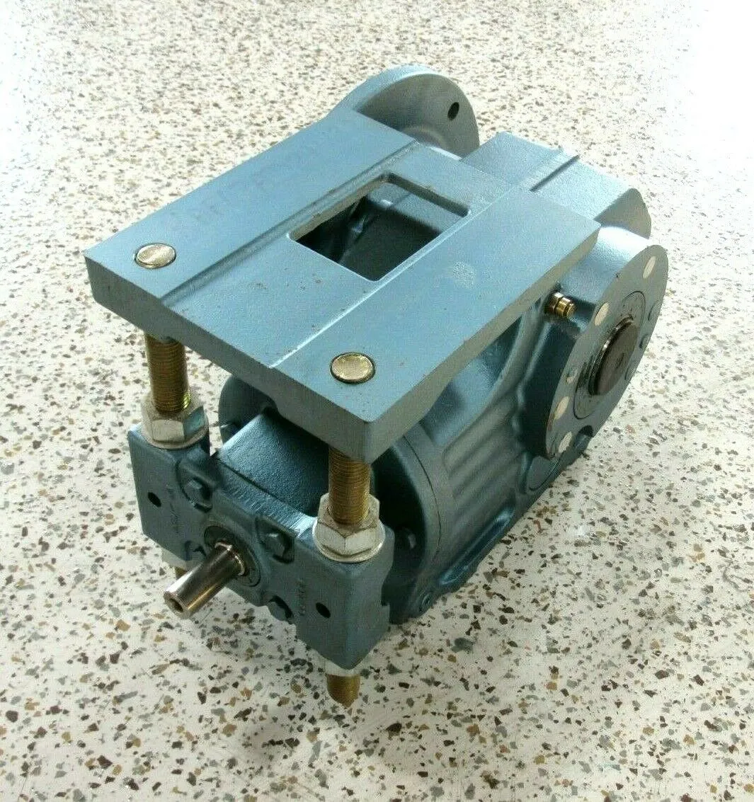 NEW SEW EURODRIVE KAF67AD2P GEAR REDUCER 13.22:1