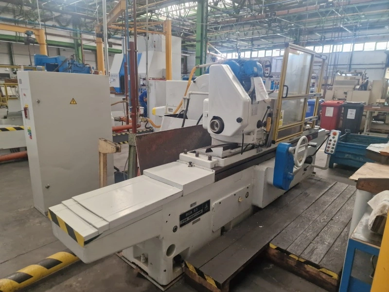 TOS Hostivař Cylindrical Grinder, in very good condition, visible under power, POA
