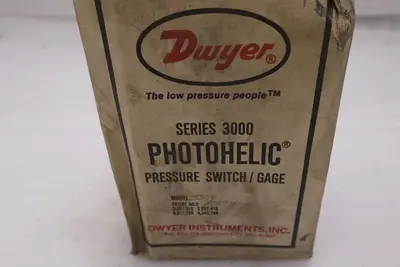 Dwyer 3304 Photohelic Pressure Switch Water Gauge STOCK 5524