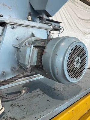 5 CUBIC FOOT TD326 RUBBER BELT TUMBLE BLAST SYSTEM W/ ELEVATOR RECLAIM SYSTEM & DUST COLLECTOR. STOCK # 0670425.