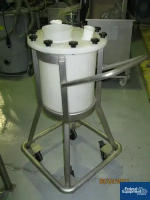 Unknown 9 GAL PLASTIC TANK, PORTABLE