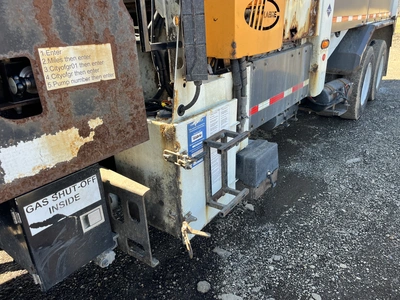 USED 2013 MACK LEU633 REFUSE PACKER BODY WITH AUTO ARM.
