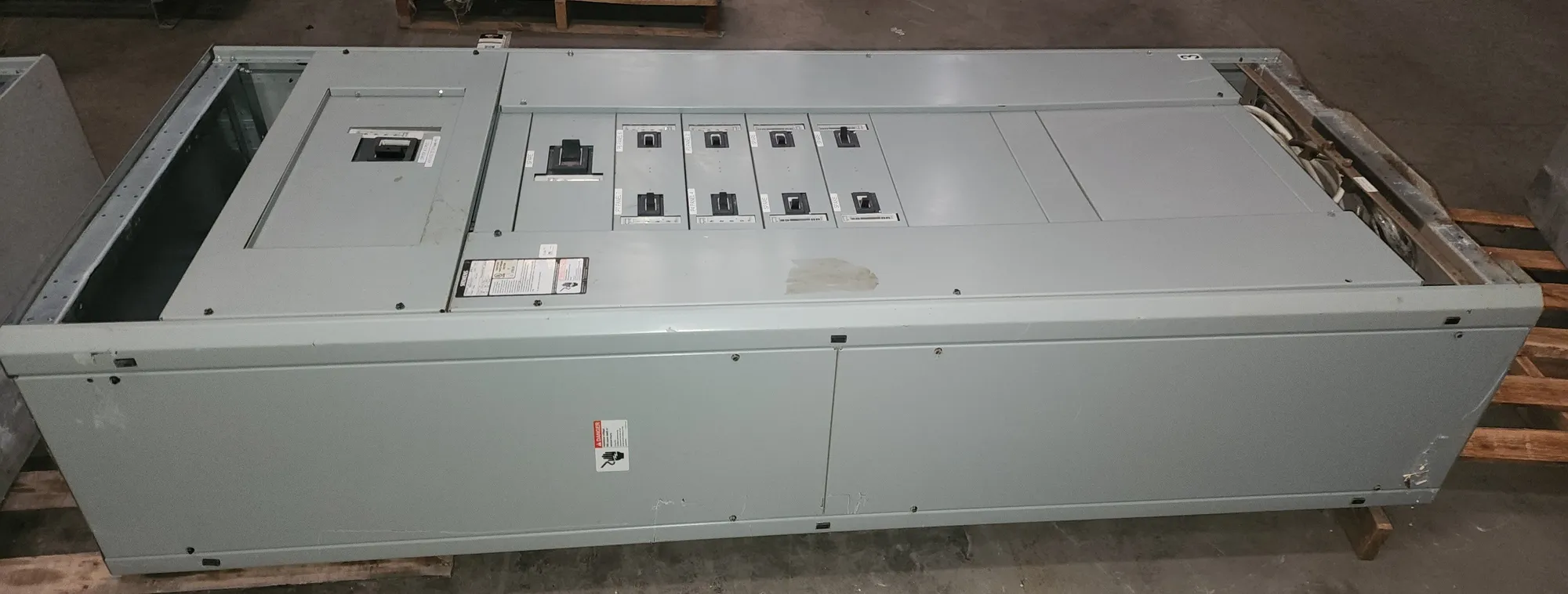 USED SIEMENS DEADFRONT SWITCHBOARD PANEL