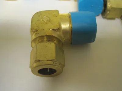 9 SWAGELOK BRASS ELBOW FITTINGS